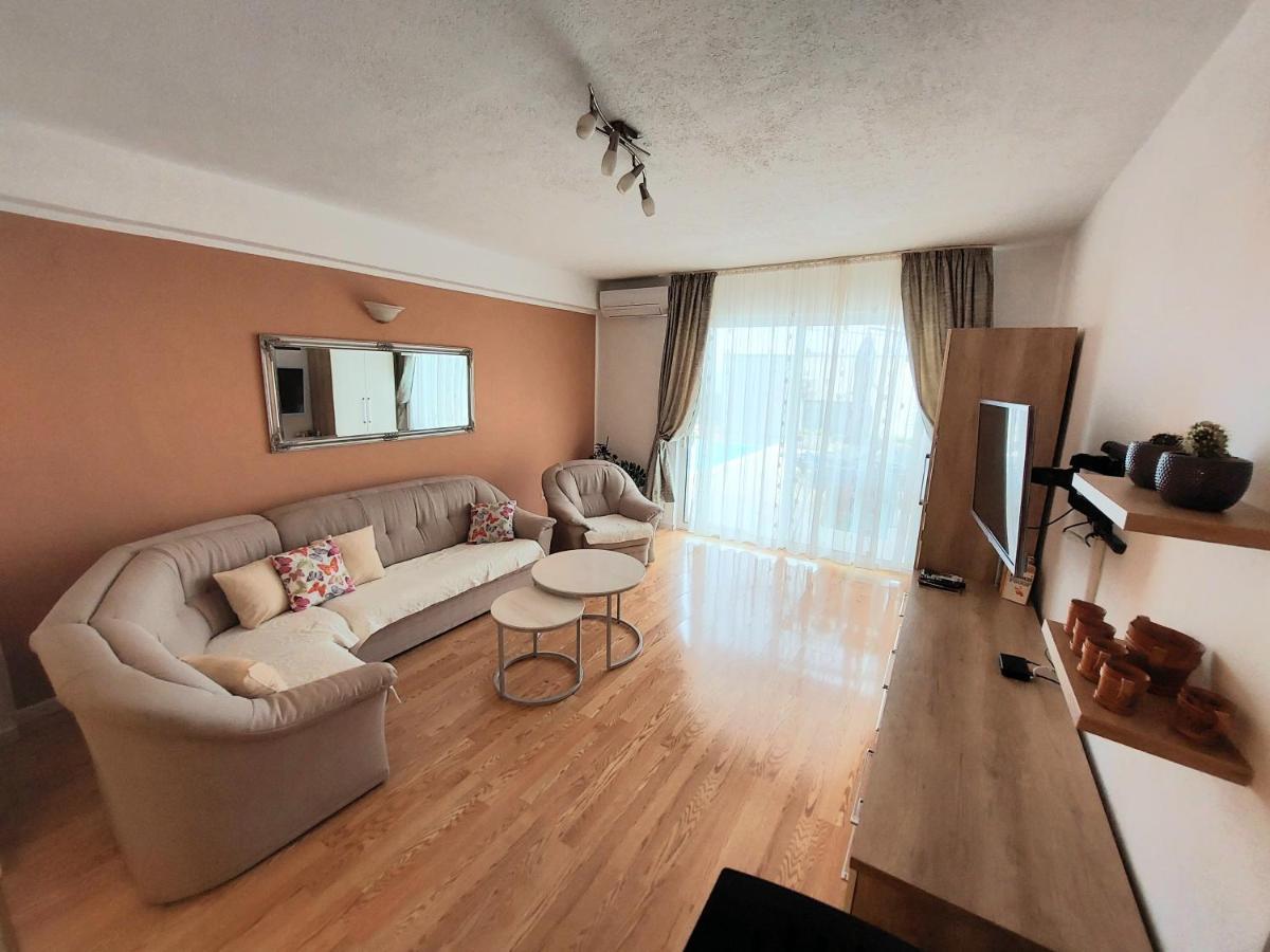 Apartment With Private Pool "Patricia" Makarska Exterior photo